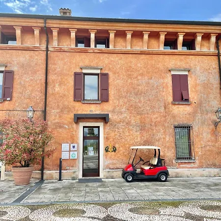 Garda Golf House *