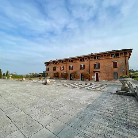 Garda Golf House *